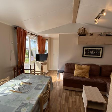 Mobil-Home A Fouras : Proche Plage, 2 Chambres, Tv, Plancha, Parking, Ideal Famille - Fr-1-709-58 מראה חיצוני תמונה