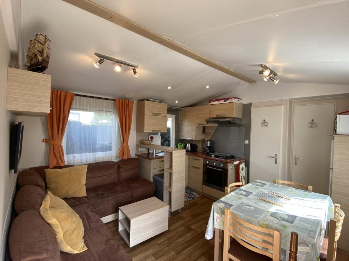 Mobil-Home A Fouras : Proche Plage, 2 Chambres, Tv, Plancha, Parking, Ideal Famille - Fr-1-709-58 מראה חיצוני תמונה